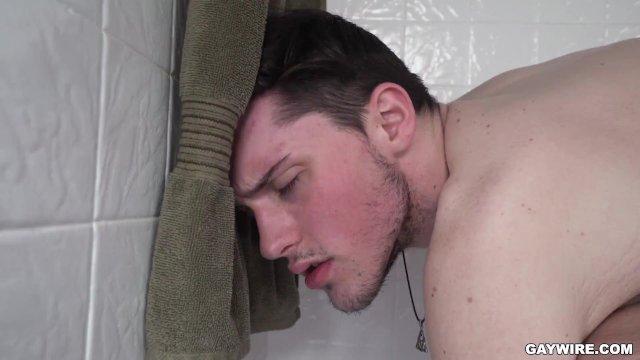 GAYWIRE - Ryland Kingsmen Bareback Fucked In Shower By Mother's Boyfriend Matthew Figata