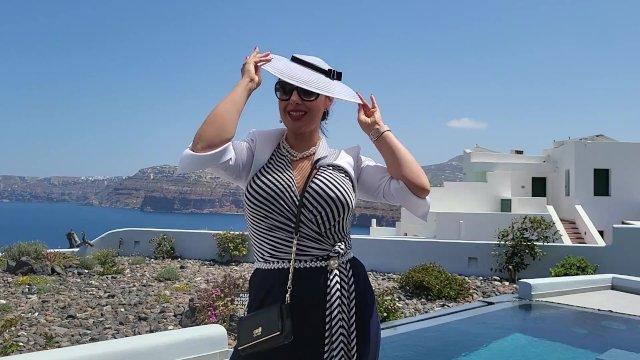 Vacation Look Santorini (safe for work)