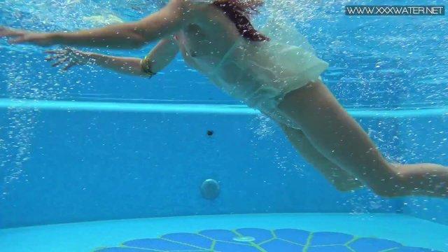 Hottest underwater swimming babe Lizi Vogue