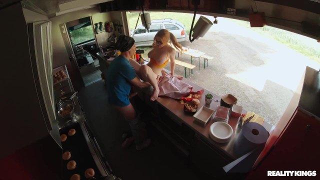 Reality Kings - Redhead Scarlett Jones Finally Achieves Her Dream To Fuck Her Man In A Food Truck