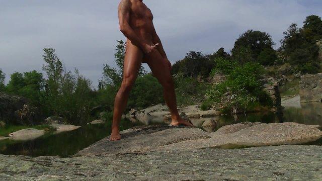 Watch my fit and tanned naked body and my outdoor cumshot