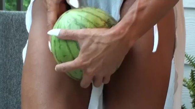 Muscle Goddess Latia Del Riviero Crushes Melon @ clips4sale/studio/42900