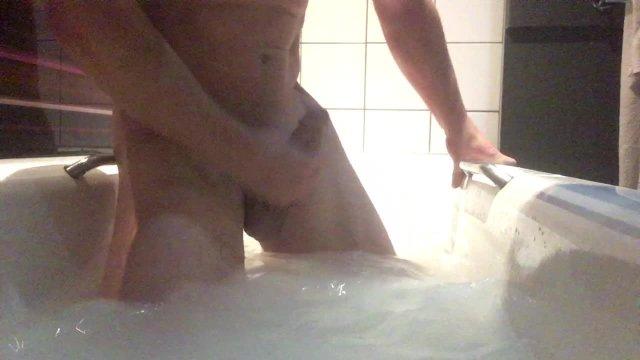 Bubble Butt Jerking Off in Tub