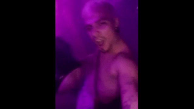 LEO BULGARI FUCKING WITH AN UNKNOWN GUY IN THE MIDDLE OF THE DANCE FLOOR!!!!
